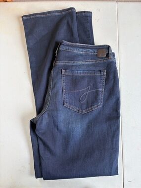 Dark Wash Jag Jeans with Back Pocket Stitching
